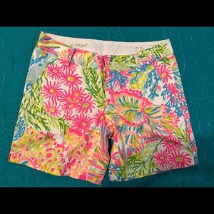 EUC Lilly Pulitzer Jayne shorts size 2 in Lovers Coral